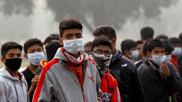 Környezetvédelmi esküt tettek diákok Indiában egy tüntetésen Környezetvédelmi esküt tettek diákok Indiában egy tüntetésen