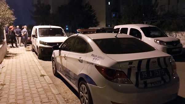 İzmir'de cezaevinden izinli çıkan kişi sevgilisi olduğu iddia edilen kadını öldürüp intihar etti İzmir'de cezaevinden izinli çıkan kişi sevgilisi olduğu iddia edilen kadını öldürüp intihar etti