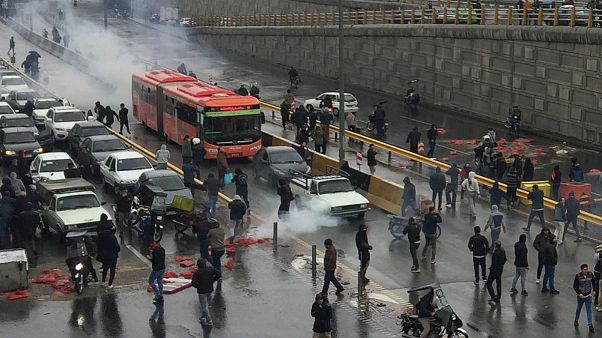 دولت گرفتار دور باطل ۴۰ ساله؛ چرا بنزین در ایران ۶۰۰ برابر بازار جهانی گران شد؟