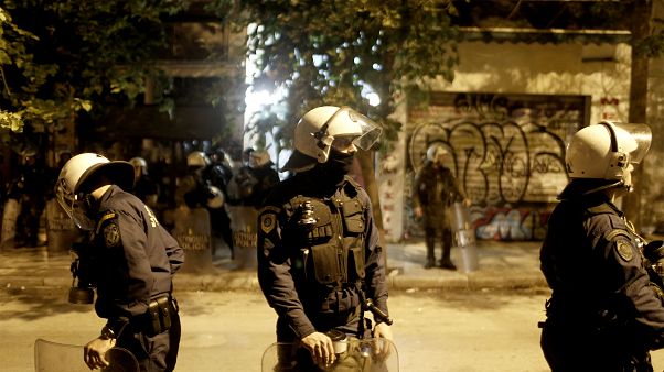 Άνδρες της αστυνομίας κάνουν ερεύνα σε πολυκατοικία στην οδό Στουρνάρη στα Εξάρχεια, Κυριακή 17 Νοεμβρίου 2019 Άνδρες της αστυνομίας κάνουν ερεύνα σε πολυκατοικία στην οδό Στουρνάρη στα Εξάρχεια, Κυριακή 17 Νοεμβρίου 2019