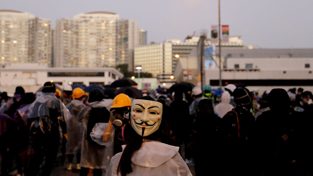 المحكمة العليا في هونغ كونغ تقضي بعدم دستورية قرار منع المتظاهرين من ارتداء أقنعة