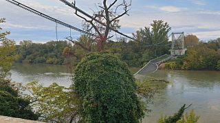 وفاة فتاة جراء انهيار جسر على نهر "تارن" في فرنسا 