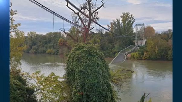 Leszakadt egy híd Toulouse mellett Leszakadt egy híd Toulouse mellett