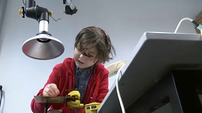 طفلٌ بلجيكي في التاسعة من العمر يتخرَّجُ من كلية الهندسة الكهربائية