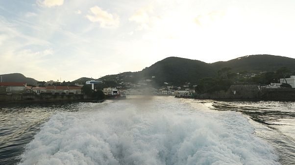 Földrengés és vulkánkitörés fenyegeti az olasz üdülőparadicsomot Földrengés és vulkánkitörés fenyegeti az olasz üdülőparadicsomot