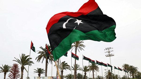 مقتل 10 أشخاص بينهم عمال أجانب في غارة جوية جنوب العاصمة الليبية مقتل 10 أشخاص بينهم عمال أجانب في غارة جوية جنوب العاصمة الليبية