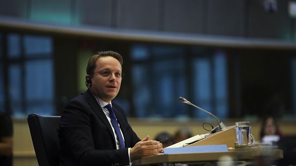 Nehezen, de rábólintott Várhelyire a külügyi bizottság Nehezen, de rábólintott Várhelyire a külügyi bizottság