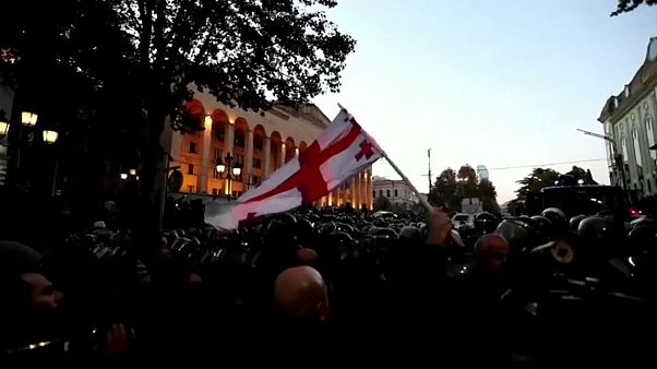 Грузия: парламент возобновил работу Грузия: парламент возобновил работу