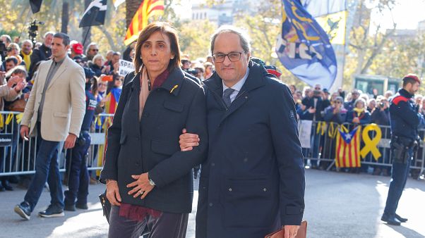 Quim Torra acompanhado pela mulher, Carola Miro, à saída do tribunal Quim Torra acompanhado pela mulher, Carola Miro, à saída do tribunal
