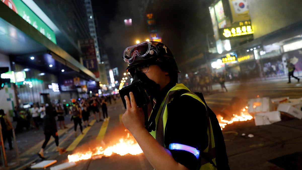 الصين تقول إنها وحدها من يملك السلطة للبت في القضايا الدستورية في هونغ كونغ