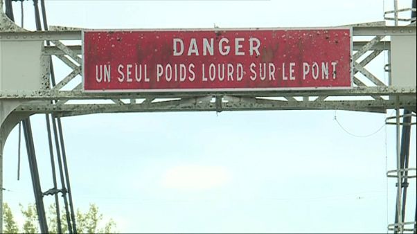 France : le poids du camion en cause dans l'effondrement meurtrier du pont à Mirepoix-sur-Tarn France : le poids du camion en cause dans l'effondrement meurtrier du pont à Mirepoix-sur-Tarn