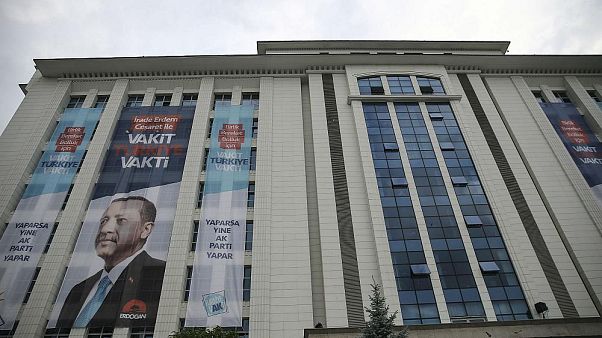Ak Parti Suriyeliler çıkışı sonrası eski milletvekili Pelin Gündeş'i ihraç ediyor Ak Parti Suriyeliler çıkışı sonrası eski milletvekili Pelin Gündeş'i ihraç ediyor