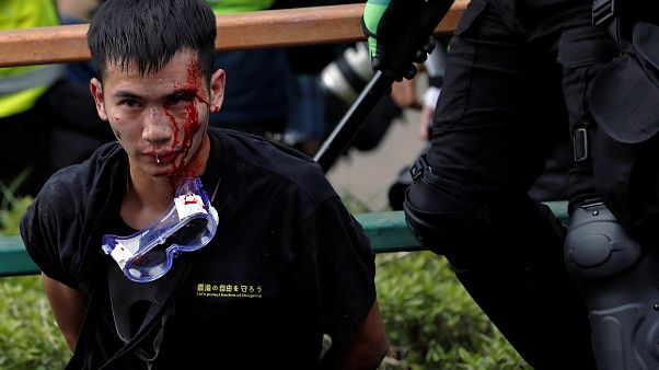 Les soldats chinois, en embuscade à Hong Kong, n'attendent qu'un ordre Les soldats chinois, en embuscade à Hong Kong, n'attendent qu'un ordre