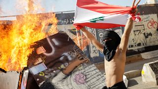 Libano, continua la protesta davanti al parlamento