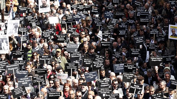 Uluslararası gazeteci derneklerinden Türkiye'ye çağrı: Terörle mücadele kanunları gözden geçirilsin Uluslararası gazeteci derneklerinden Türkiye'ye çağrı: Terörle mücadele kanunları gözden geçirilsin