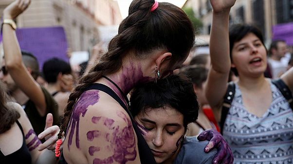 Video: Avrupa kadına yönelik şiddete karşı ne yapıyor? Euronews gazetecileri anlatıyor Video: Avrupa kadına yönelik şiddete karşı ne yapıyor? Euronews gazetecileri anlatıyor