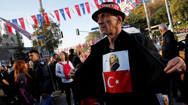 Türkiye Cumhuriyeti'nin kurucusu Mustafa Kemal Atatürk 10 Kasım'da anıldı. Türkiye Cumhuriyeti'nin kurucusu Mustafa Kemal Atatürk 10 Kasım'da anıldı.