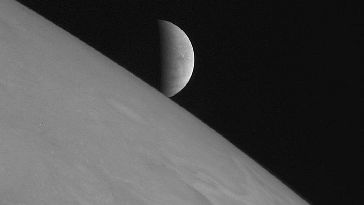 Jüpiter'in uydusu Europa'da su buharı bulundu