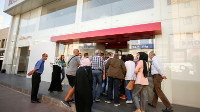 شاهد: المصارف اللبنانية تعيد فتح أبوابها