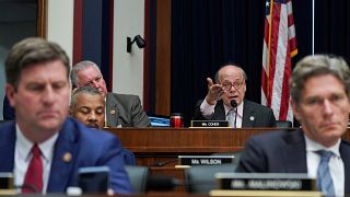 الكونغرس يستأنف جلسات الاستماع الخاصة بالقضية الهادفة لعزل ترامب