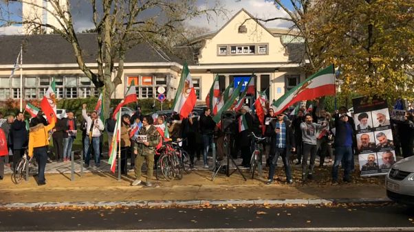 تجمع مخالفان جمهوری اسلامی در برابر سفارت ایران در بروکسل و پاریس تجمع مخالفان جمهوری اسلامی در برابر سفارت ایران در بروکسل و پاریس