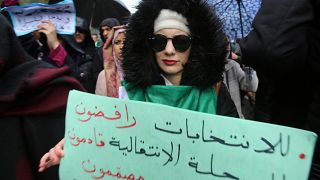 شاهد: مسيرارت جزائرية رافضة للانتخابات وقائد الجيش يتحدث عن هبة شعبية