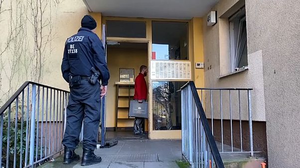 ألمانيا: اعتقال سوري بسبب الاشتباه بتخطيطه لعملية تفجيرية ألمانيا: اعتقال سوري بسبب الاشتباه بتخطيطه لعملية تفجيرية