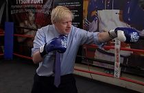 İngiltere Başbakanı Johnson erken seçim öncesi gücünü boks ringinde denedi