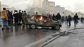 از بقای حکومت تا «رضاشاه روحت شاد»؛ گفت‌وگو با عباس میلانی درباره اعتراض‌های ایران