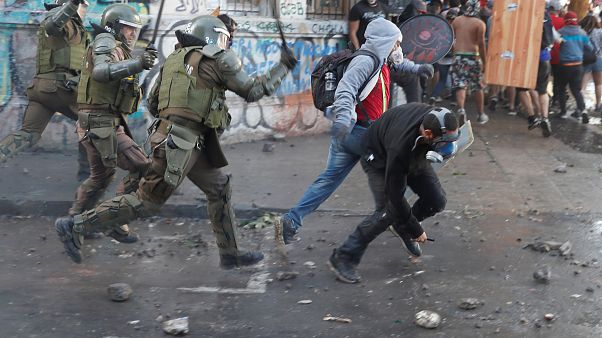 Chile no se calma: enfrentamientos violentos en Santiago Chile no se calma: enfrentamientos violentos en Santiago