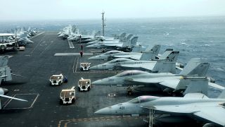 ABD-İran gerilimi: ABD uçak gemisi Hürmüz Boğazı'ndan geçti