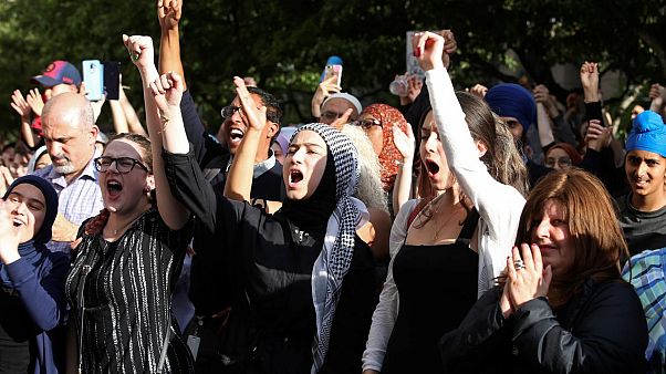 Kanada'da dini sembollerin yasaklanması protesto edildi Kanada'da dini sembollerin yasaklanması protesto edildi