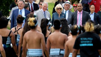 الأمير تشارلز وزوجته كاميلا خلال زيارتهما لويتانجي في نيوزيلندا - 2019/11/20 -