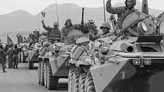 Sovyet askerleri Afganistan'dan çekilirken