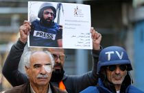 الأردن يصدر جواز سفر لمصور فلسطيني أصيب بطلق إسرائيلي في عينه لنقله للعلاج في المملكة