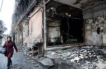 İran'da benzin zammına karşı düzenlenen gösterilerde bazı akaryakıt istasyonları ile banka şubeleri zarar gördü