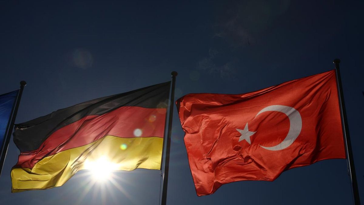 Alman ve Türk bayrakları