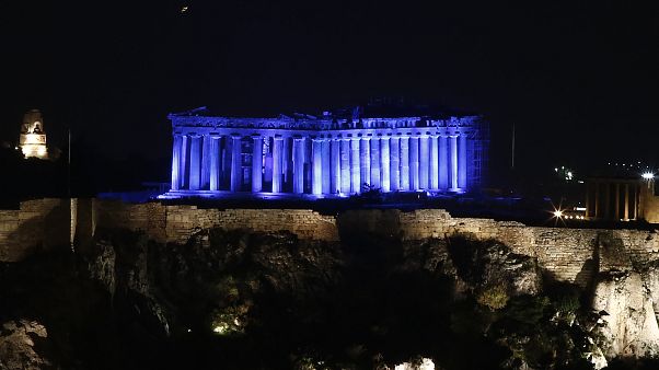 Η Ακρόπολη στο μπλε της UNICEF για τα παιδιά Η Ακρόπολη στο μπλε της UNICEF για τα παιδιά