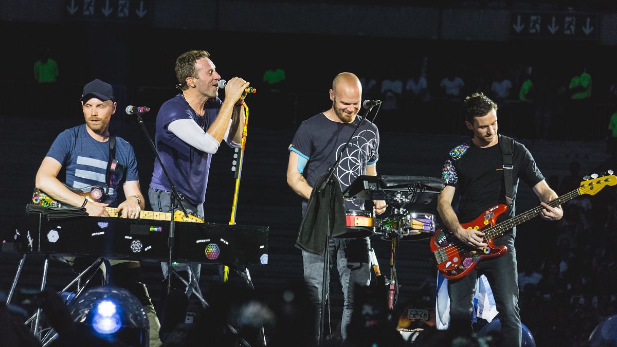 Coldplay çevreye faydalı bir yol bulana kadar turneye çıkmama kararı aldı