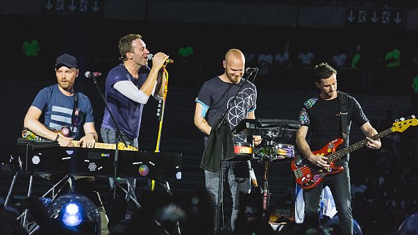 Coldplay çevreye faydalı bir yol bulana kadar turneye çıkmama kararı aldı Coldplay çevreye faydalı bir yol bulana kadar turneye çıkmama kararı aldı