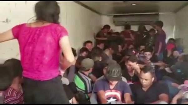 Illegális bevándorlók fuldokoltak egy kamionban Mexikóban Illegális bevándorlók fuldokoltak egy kamionban Mexikóban
