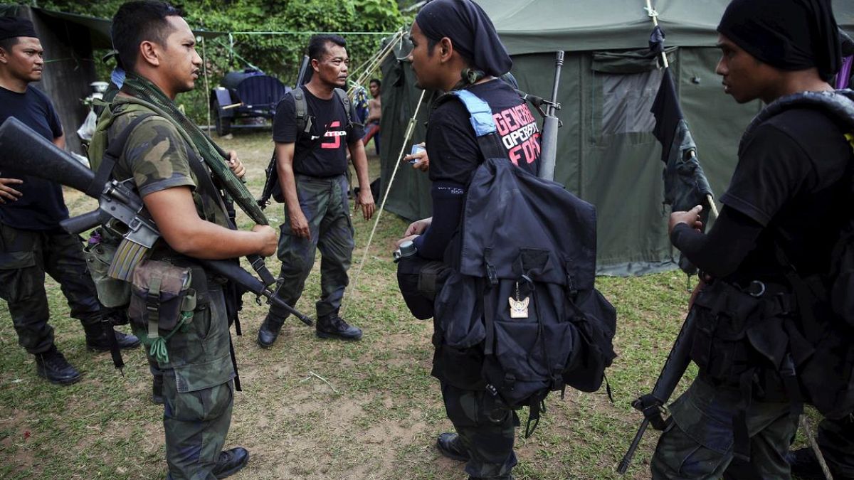 Malezya'nın kuzeyinde bir operasyona katılan güvenlik güçleri