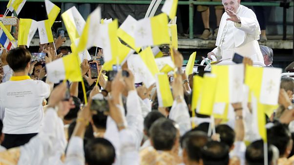 Le Pape François arrive dans le stade national de Bangkok, en Thaïlande Le Pape François arrive dans le stade national de Bangkok, en Thaïlande