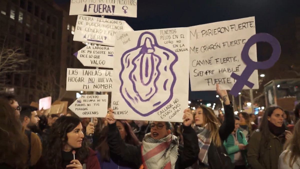 مسيرة في إسبانيا تطالب بمناهضة العنف المنزلي ضد المرأة