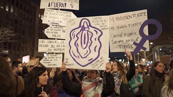 مسيرة في إسبانيا تطالب بمناهضة العنف المنزلي ضد المرأة مسيرة في إسبانيا تطالب بمناهضة العنف المنزلي ضد المرأة