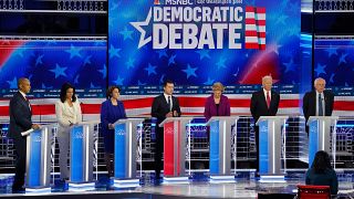 المرشحون الديمقراطيون للرئاسة الأمريكية خلال مناظرة تلفزيونية - 2019/11/20 -