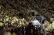 البابا فرانسيس في طريقه لترأس في الاستاد الوطني في بانكوك - تايلاند 