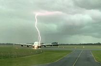 صاعقة برق تضرب طائرة إماراتية