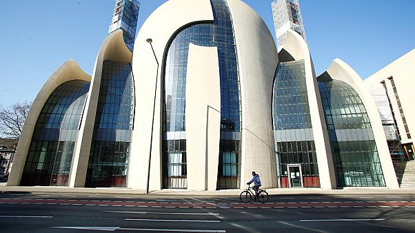 Almanya'nın Köln kentinde bir cami Almanya'nın Köln kentinde bir cami