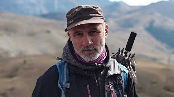 Nessun "crimine di solidarietà": guida alpina che aiutò migranti sulle Alpi assolta in appello Nessun "crimine di solidarietà": guida alpina che aiutò migranti sulle Alpi assolta in appello